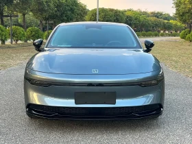 ������ Zeekr 7X