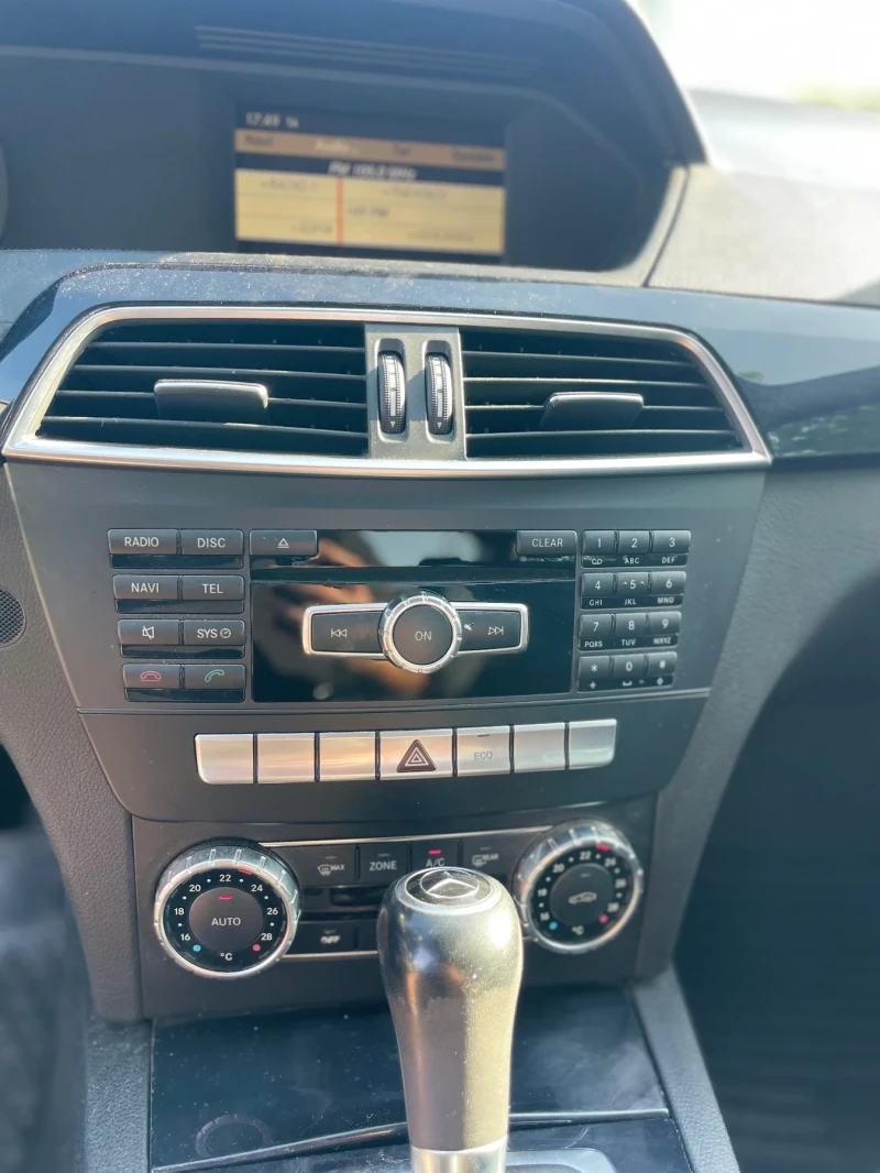 Mercedes-Benz C 220 FACELIFT/Bi-Xenon+ LED/Автоматик/Много поддържан, снимка 12 - Автомобили и джипове - 52710686