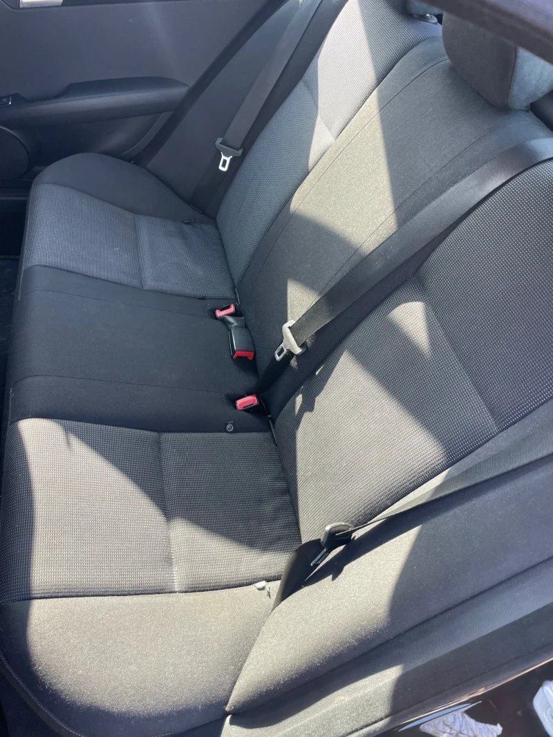 Mercedes-Benz C 220 FACELIFT/Bi-Xenon+ LED/Автоматик/Много поддържан, снимка 11 - Автомобили и джипове - 52710686