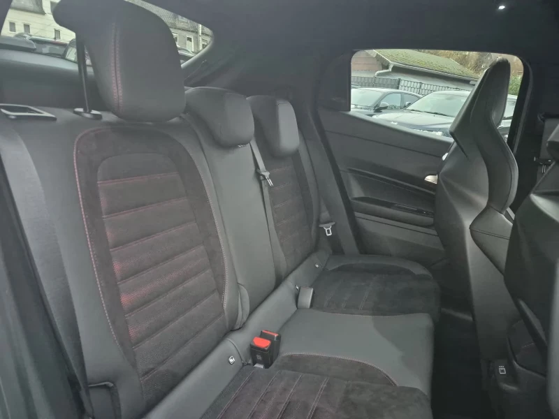 Alfa Romeo Junior SPECIALE/145HP/SPORT/CAM/NAVI/LED/801v, снимка 11 - Автомобили и джипове - 52323252