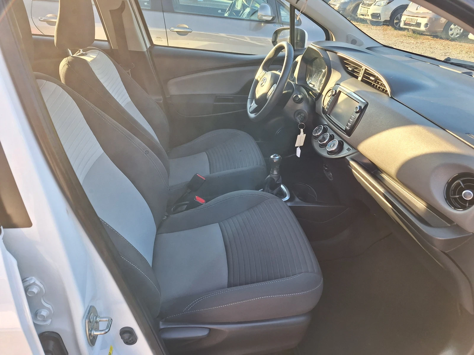 Toyota Yaris 1.0 VVTI - изображение 9