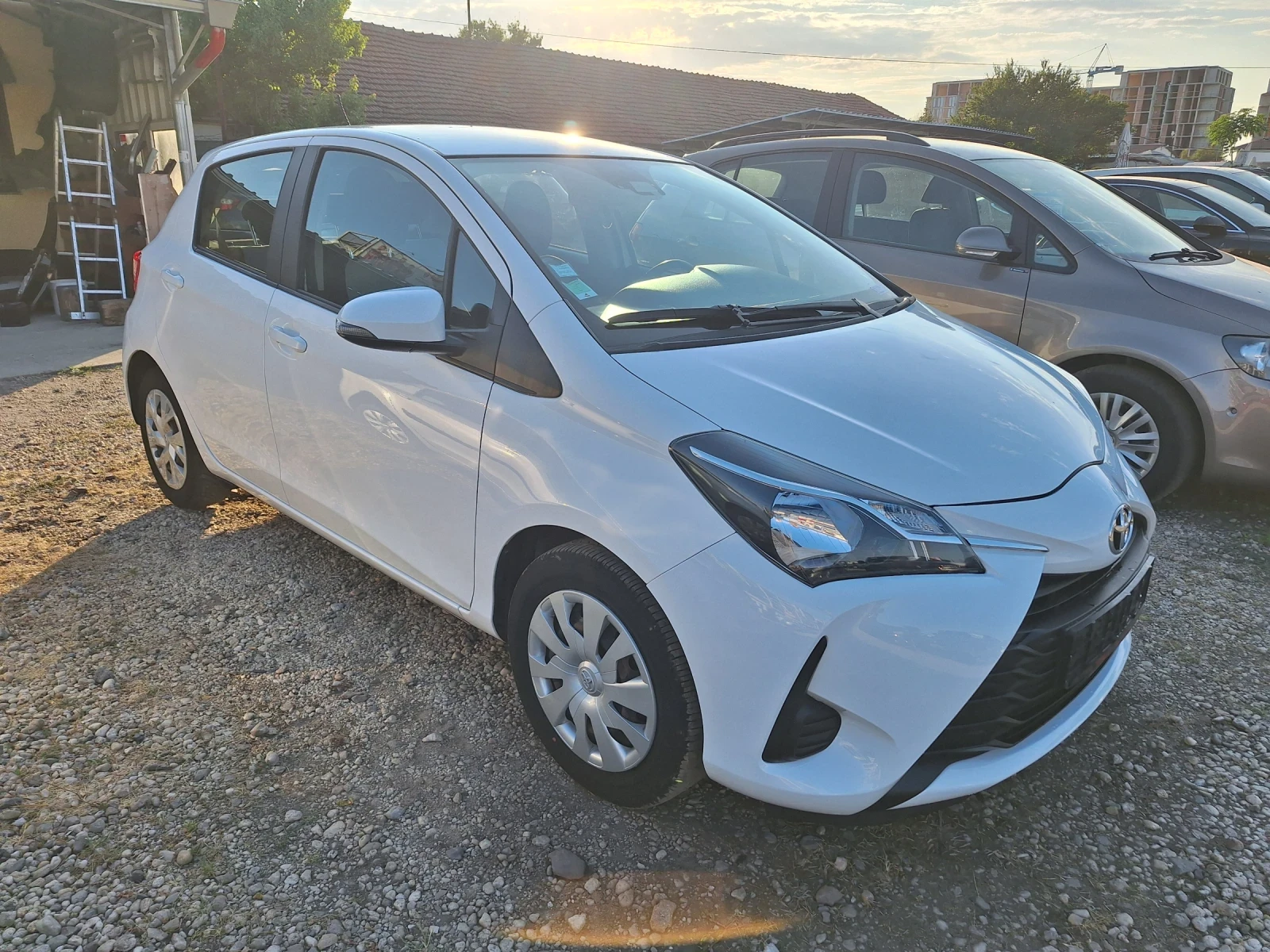 Toyota Yaris 1.0 VVTI - изображение 3