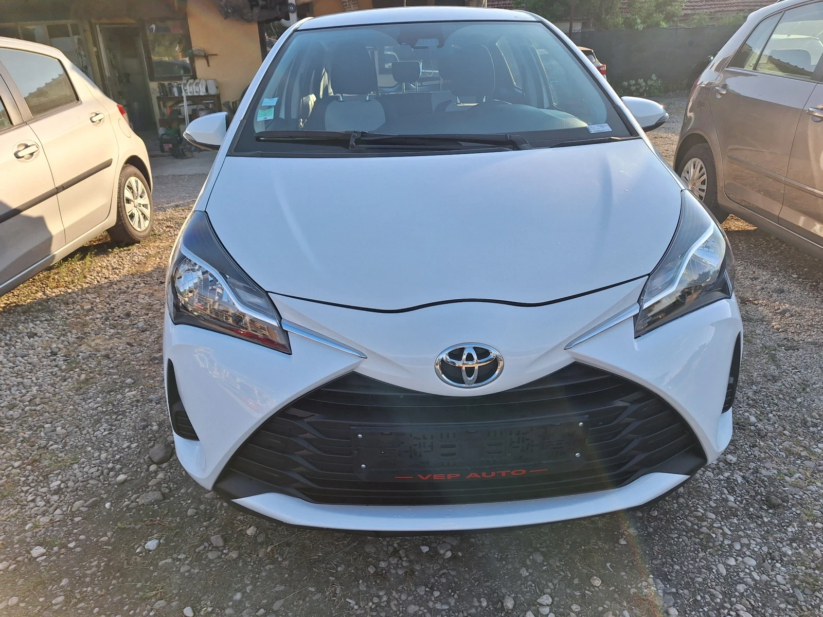 Toyota Yaris 1.0 VVTI - изображение 2
