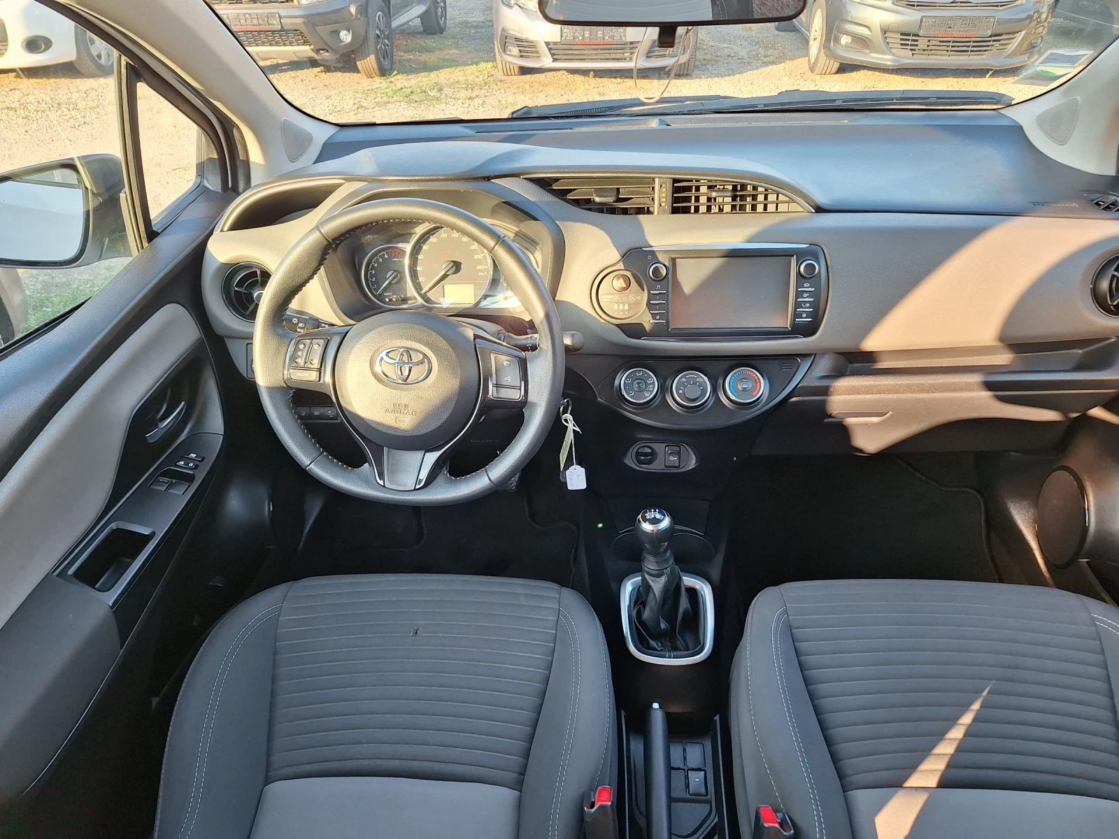 Toyota Yaris 1.0 VVTI - изображение 8