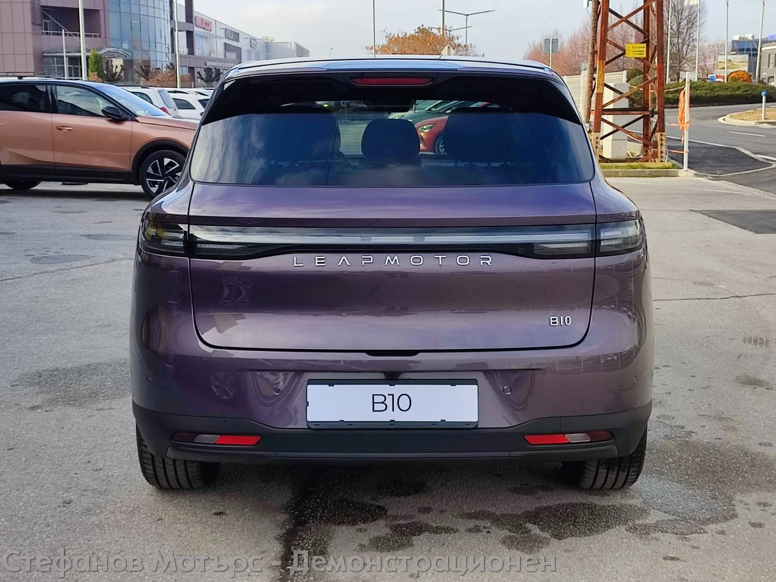 Leapmotor B10 B10 Design BEV  67.1kWh (160kw/218hp) - изображение 7