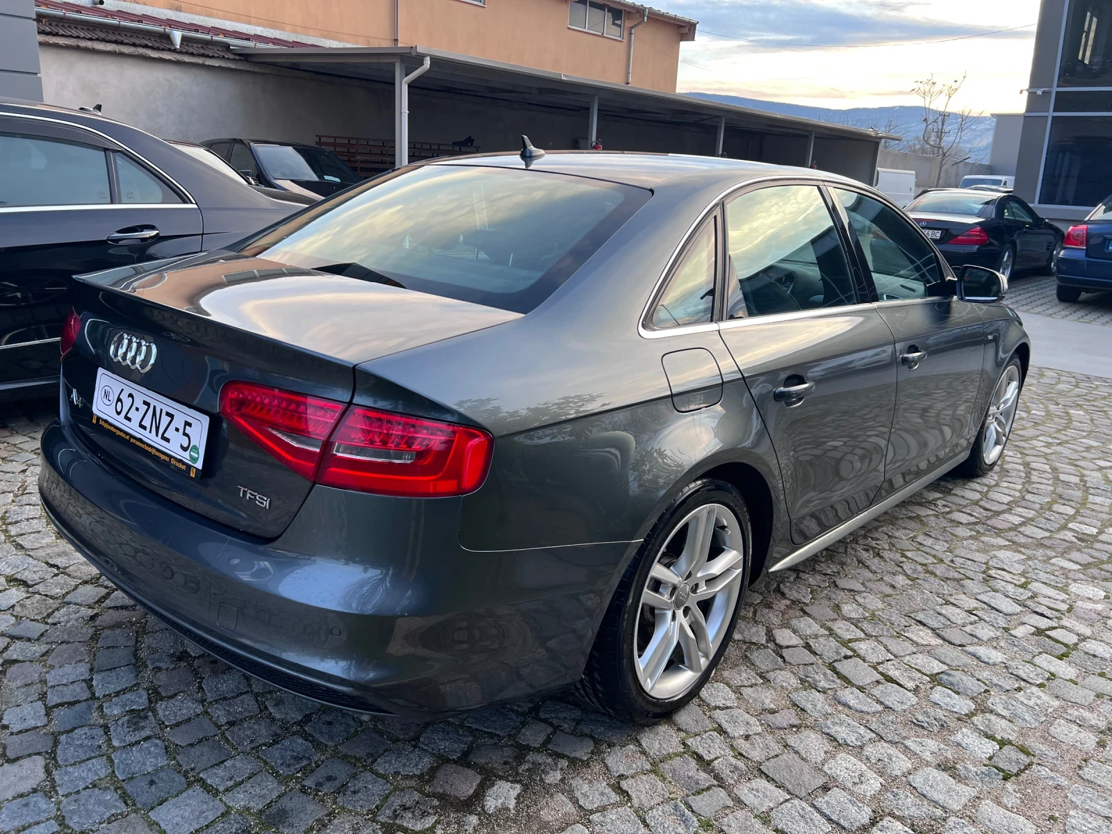 Audi A4 1.8T S-Line , снимка 5 - Автомобили и джипове - 53541915