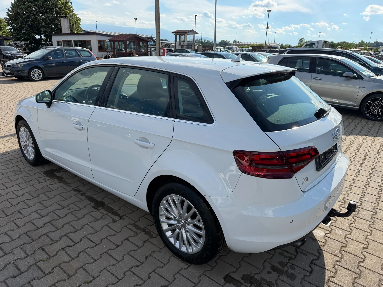 Audi A3 SPORTBACK 1.6TDI AVTOMAT/NAVI/KOJA EURO 5, снимка 8 - Автомобили и джипове - 55043314
