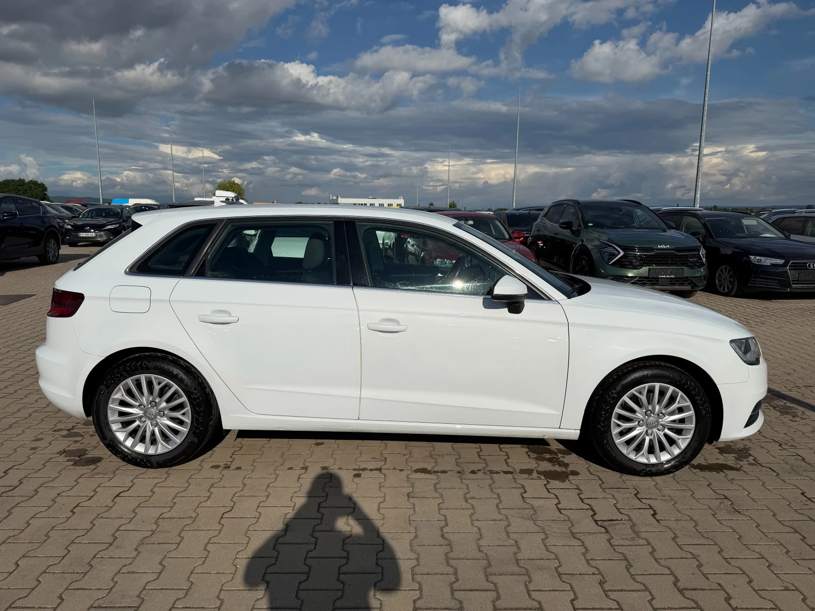 Audi A3 SPORTBACK 1.6TDI AVTOMAT/NAVI/KOJA EURO 5, снимка 5 - Автомобили и джипове - 55043314