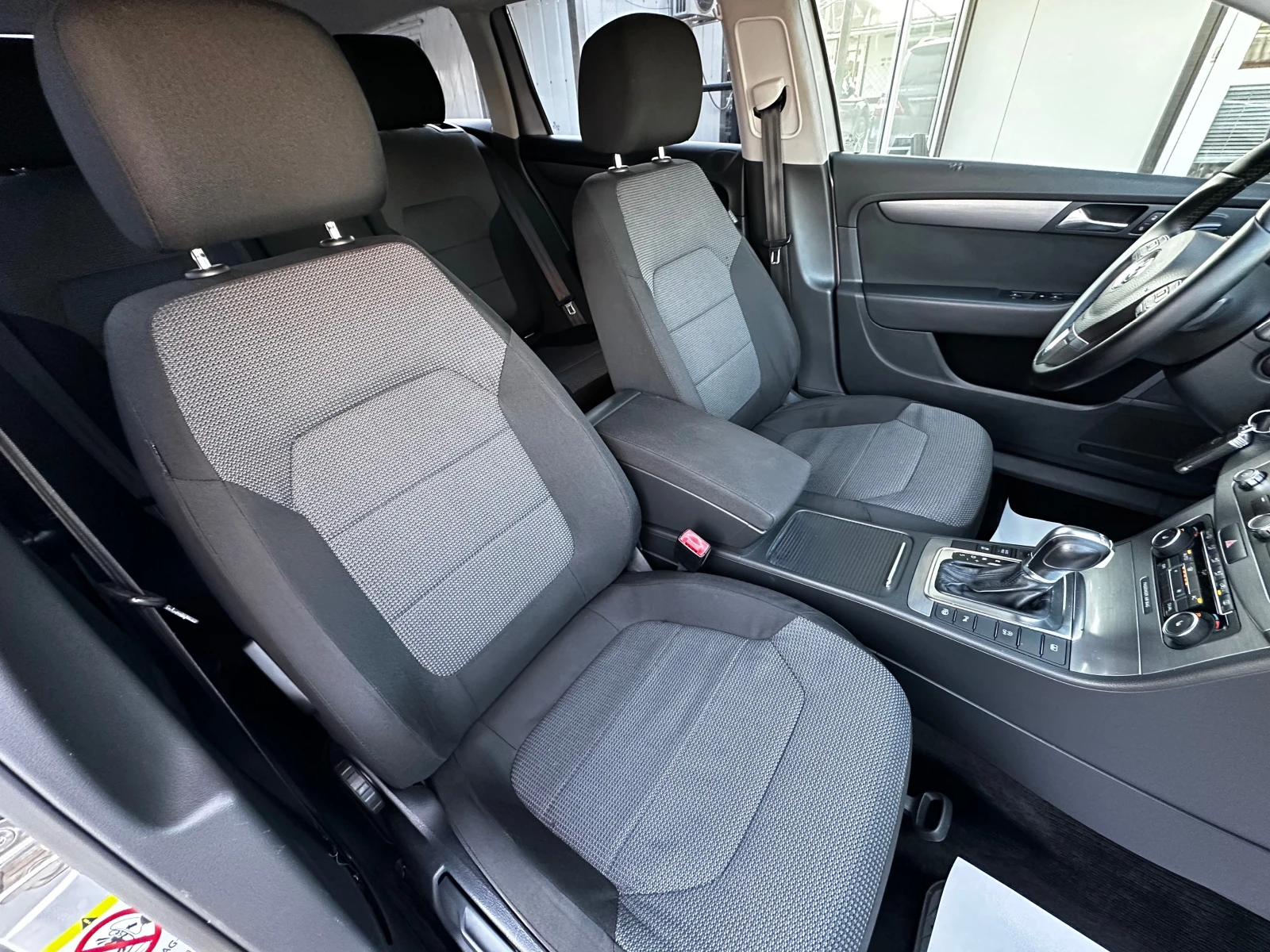 VW Passat 2.0TDI 140к.с DSG Обслужена* Всичко платено, снимка 8 - Автомобили и джипове - 55551786