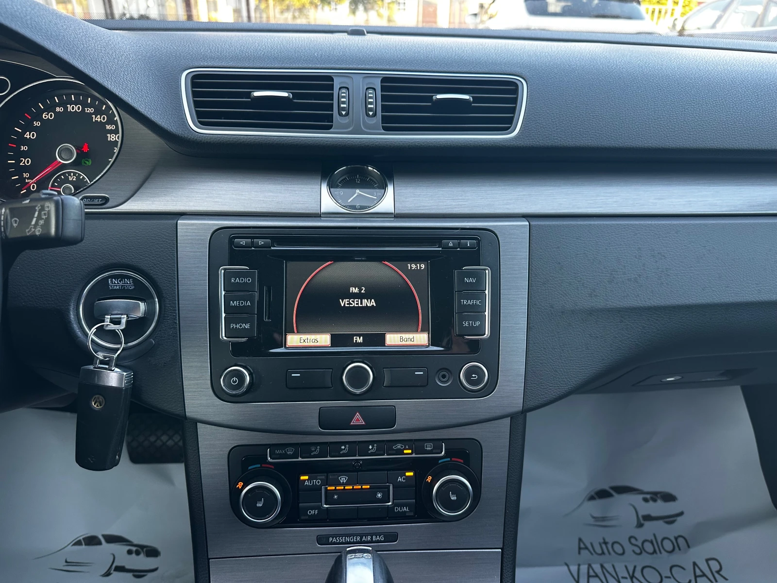VW Passat 2.0TDI 140к.с DSG Обслужена* Всичко платено, снимка 11 - Автомобили и джипове - 55551786
