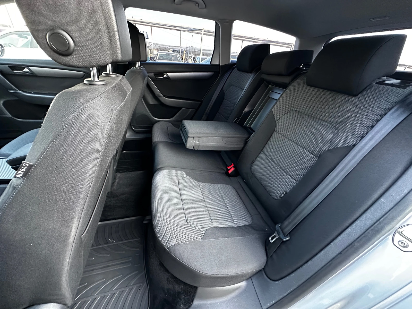 VW Passat 2.0TDI 140к.с DSG Обслужена* Всичко платено, снимка 14 - Автомобили и джипове - 55551786