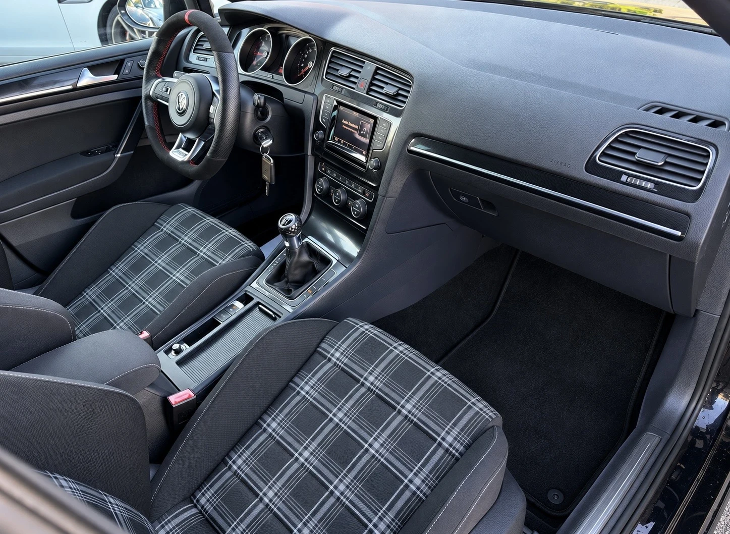 VW Golf 2.0GTD / ОСБЛУЖЕН/ ЛИЗИНГ/БАРТЕР, снимка 11 - Автомобили и джипове - 56518945