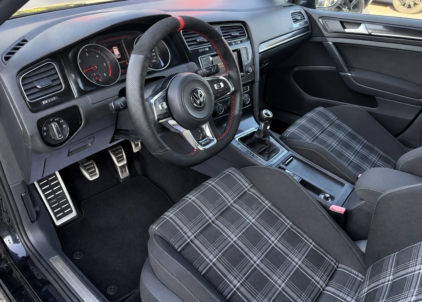 VW Golf 2.0GTD / ОСБЛУЖЕН/ ЛИЗИНГ/БАРТЕР, снимка 9 - Автомобили и джипове - 56518945