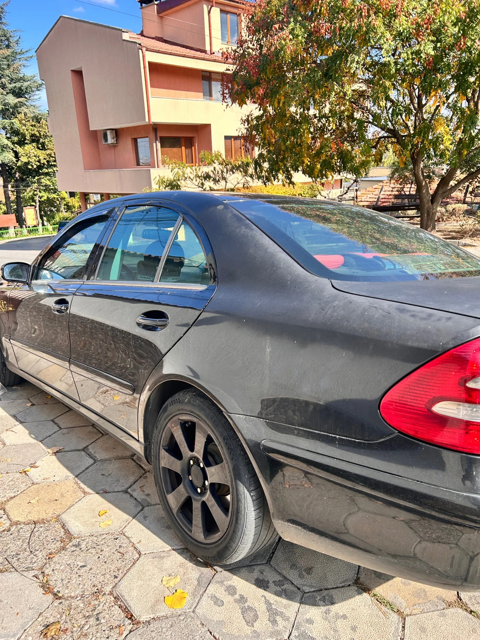 Mercedes-Benz E 220, снимка 4 - Автомобили и джипове - 56561635
