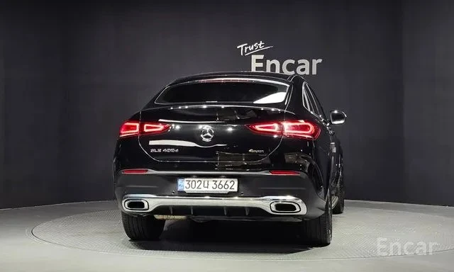 Mercedes-Benz GLE 400 COUPE/ОБДУХВАНЕ/ПАНОРАМА/ДИСТРОНИК/360 КАМЕРИ, снимка 4 - Автомобили и джипове - 55529861