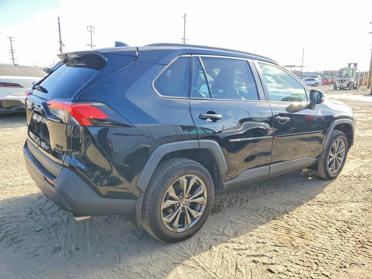Toyota Rav4 XLE PREMIUM HYBRID 4x4 KEYLESS CARPLAY CAM ACC BSM, снимка 3 - Автомобили и джипове - 54633192