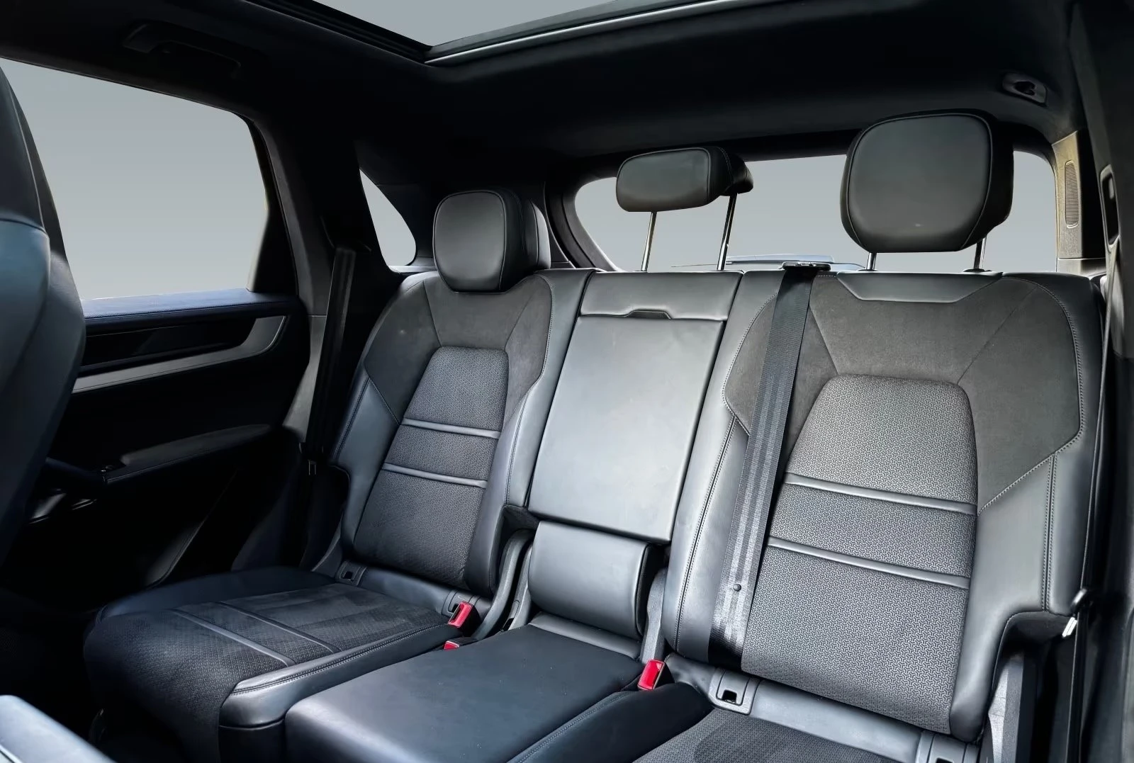 Porsche Cayenne GTS / FACELIFT / HEAD-UP / SPORT CHRONO / PANO, снимка 16 - Автомобили и джипове - 54866900