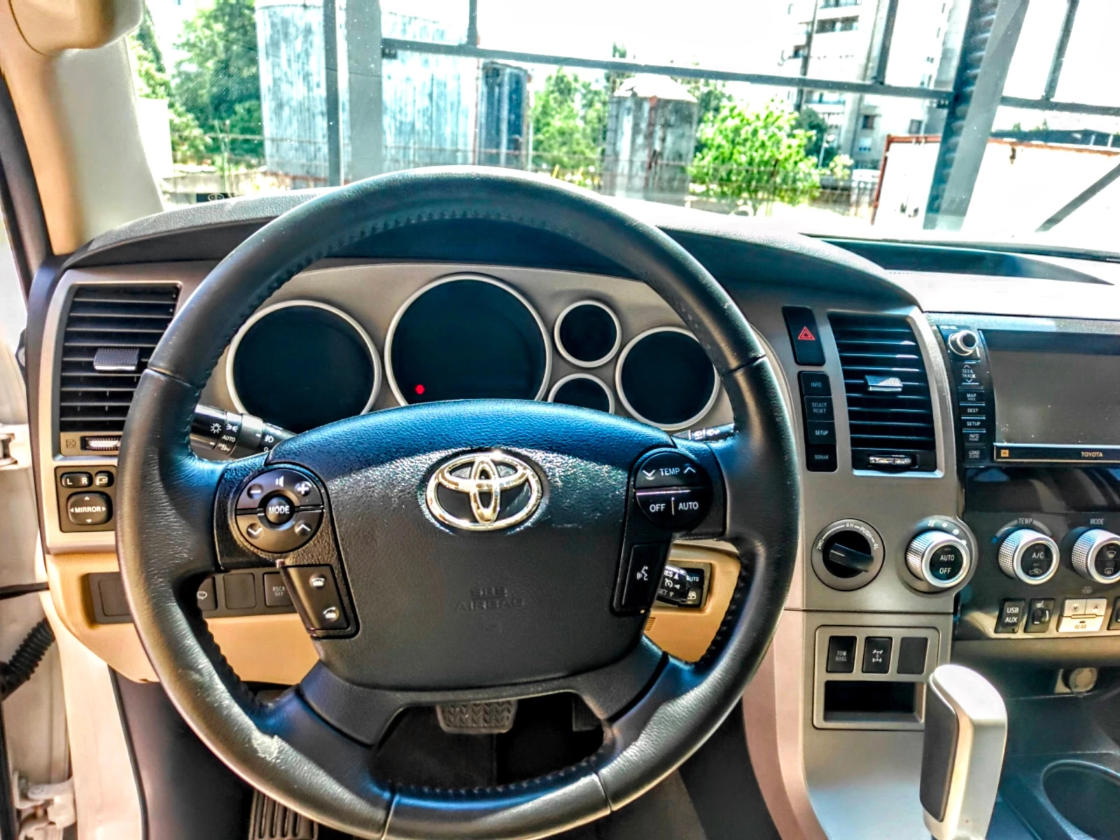 Toyota Sequoia 5.7 Limited 4x4, снимка 11 - Автомобили и джипове - 55380314