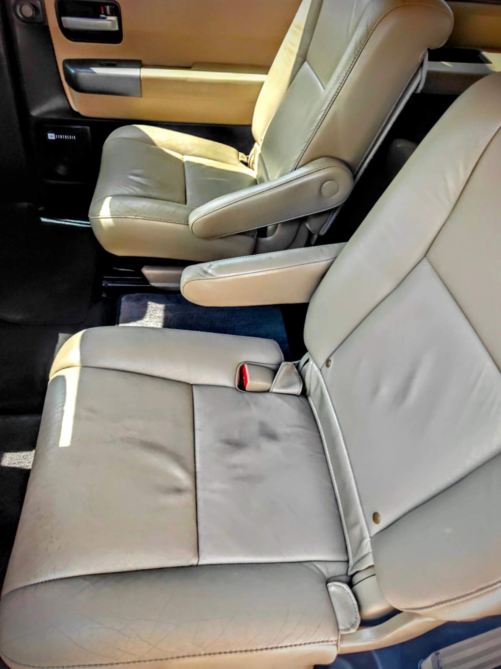 Toyota Sequoia 5.7 Limited 4x4, снимка 12 - Автомобили и джипове - 55380314