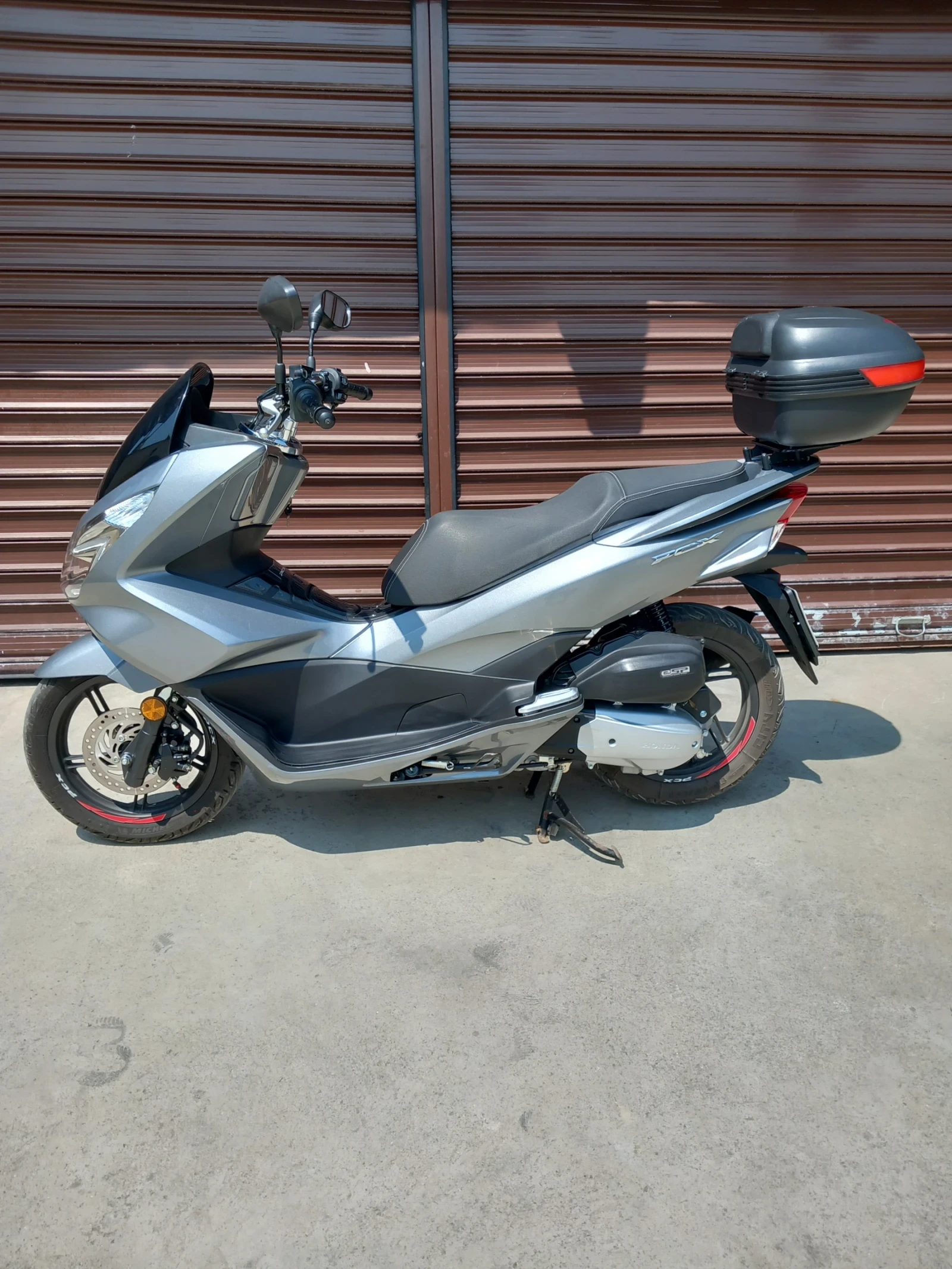 Honda Pcx 125 кб закупен от магазина на Хонда  в България  - изображение 2