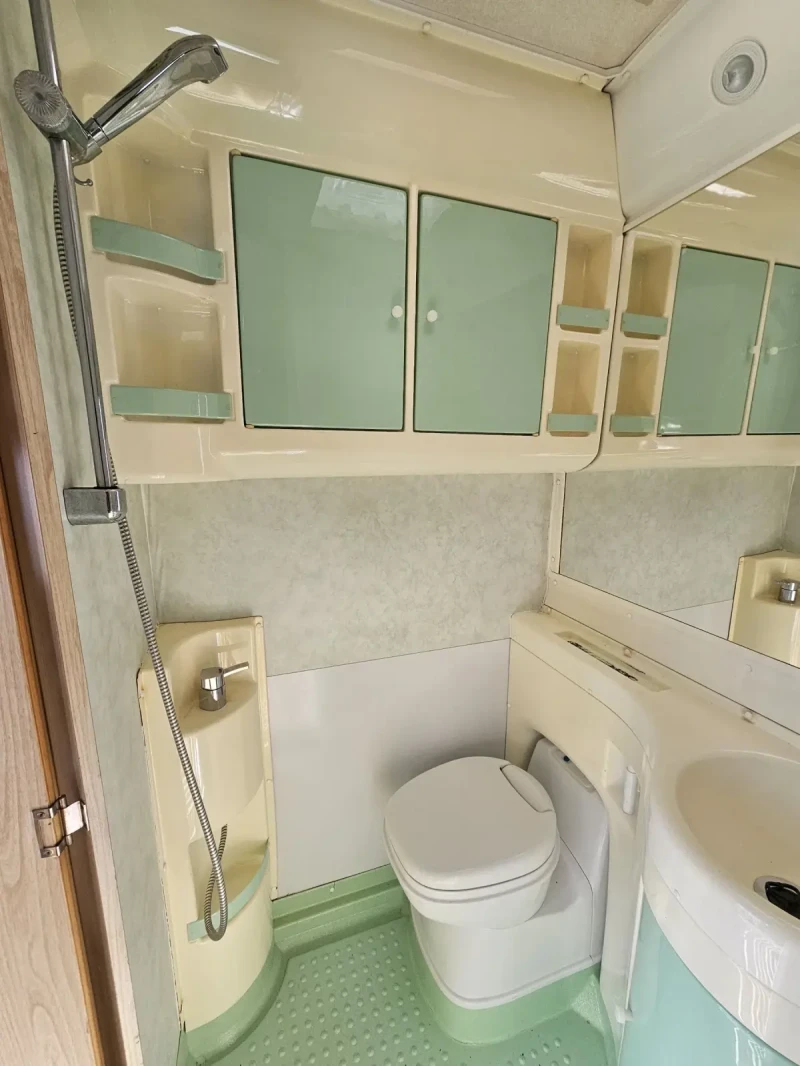 Кемпер Euramobil 2.5 TD, снимка 12 - Каравани и кемпери - 52535853