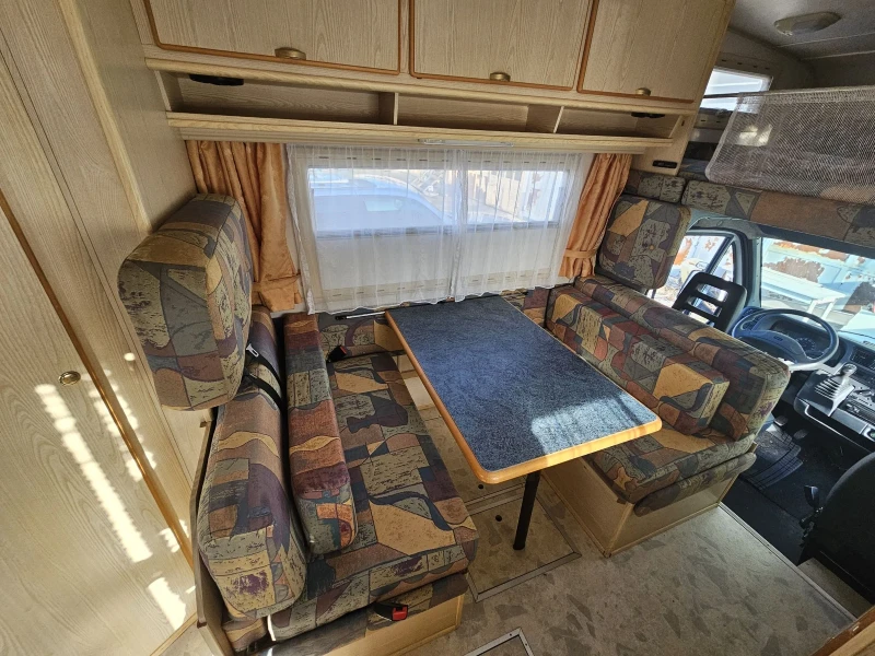 Кемпер Euramobil 2.5 TD, снимка 8 - Каравани и кемпери - 52535853