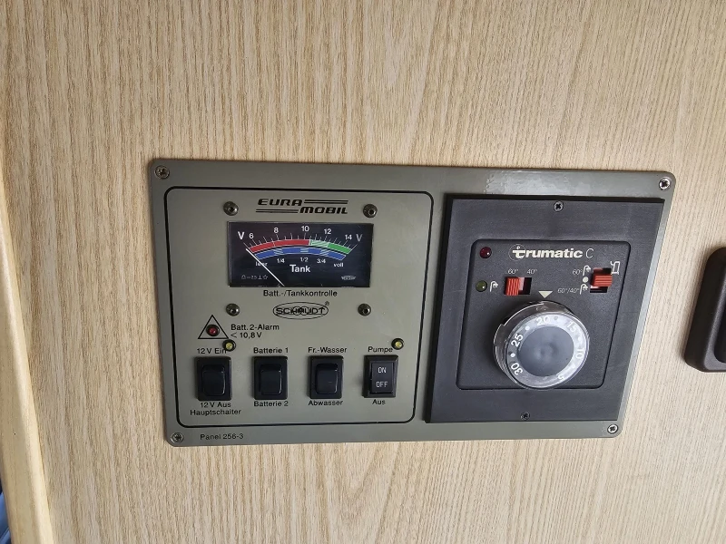 Кемпер Euramobil 2.5 TD, снимка 15 - Каравани и кемпери - 52535853