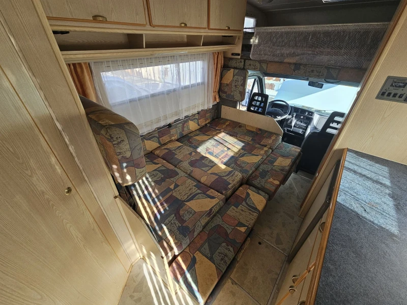 Кемпер Euramobil 2.5 TD, снимка 9 - Каравани и кемпери - 52535853