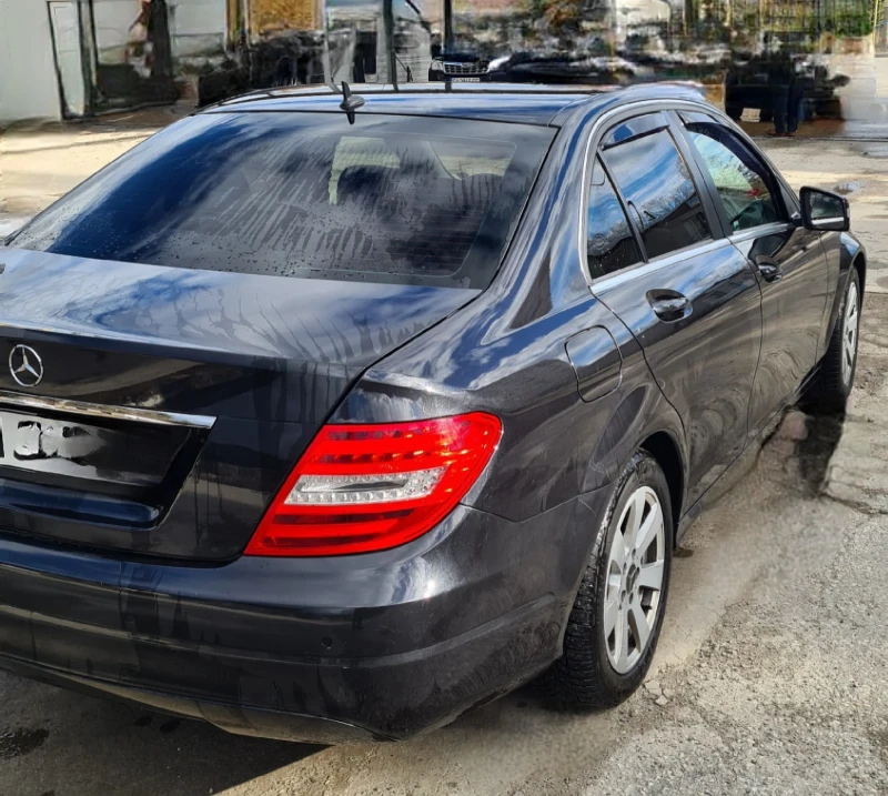 Mercedes-Benz C 220, снимка 2 - Автомобили и джипове - 47506963