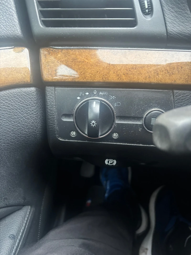 Mercedes-Benz E 220 facelift, снимка 9 - Автомобили и джипове - 52996489