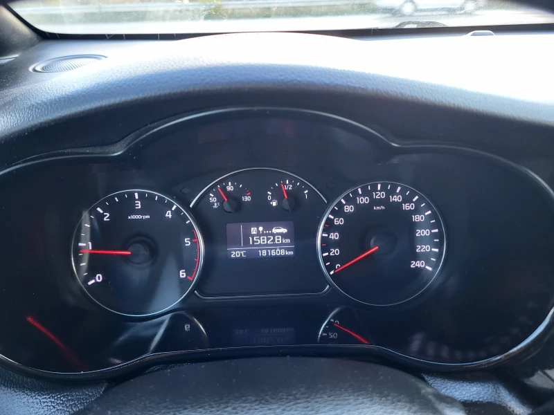 Kia Carens 1.7CRDi, снимка 16 - Автомобили и джипове - 52159781