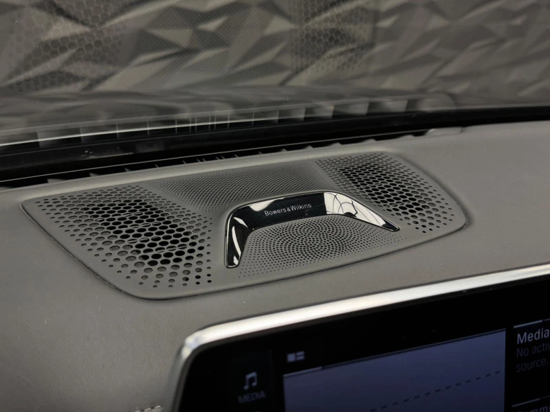 BMW 750 i xDrive M-sportpack 3d B&W* 360* Pano* 3xTV, снимка 13 - Автомобили и джипове - 52225993