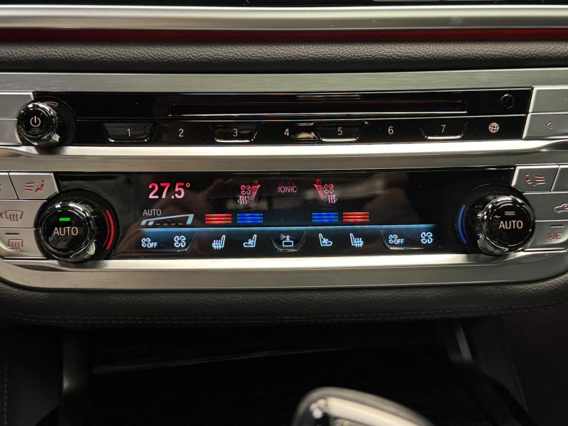 BMW 750 i xDrive M-sportpack 3d B&W* 360* Pano* 3xTV, снимка 16 - Автомобили и джипове - 52225993