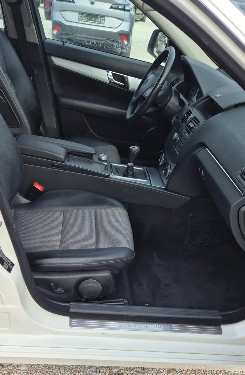 Mercedes-Benz C 220 C200/136К.С/AVANTGARDE/270X.KM/ПЕРФЕКТЕН, снимка 5 - Автомобили и джипове - 52867562