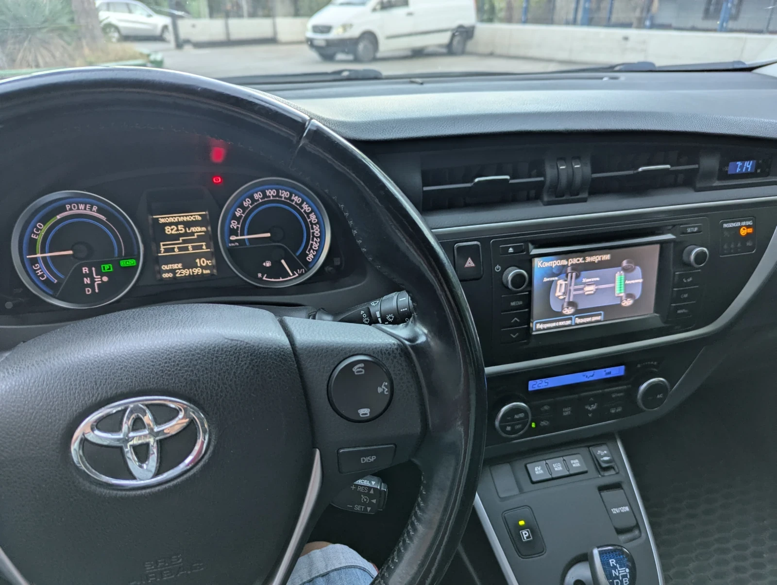 Toyota Auris Хечбек  - изображение 9