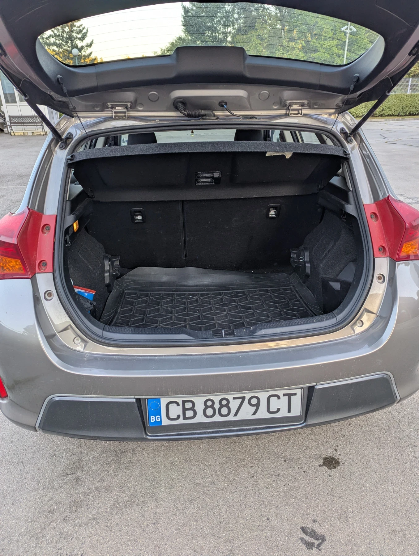 Toyota Auris Хечбек  - изображение 2