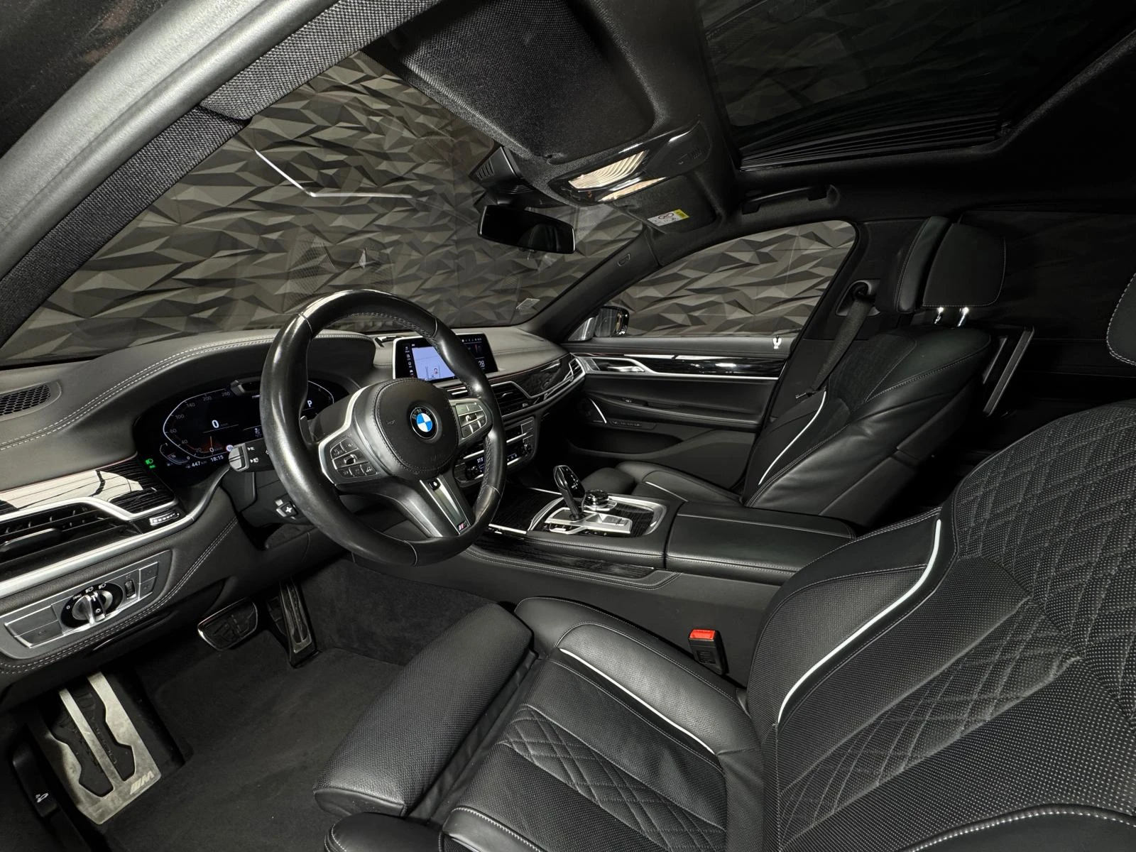 BMW 750 i xDrive M-sportpack 3d B&W* 360* Pano* 3xTV | Mobile.bg   7