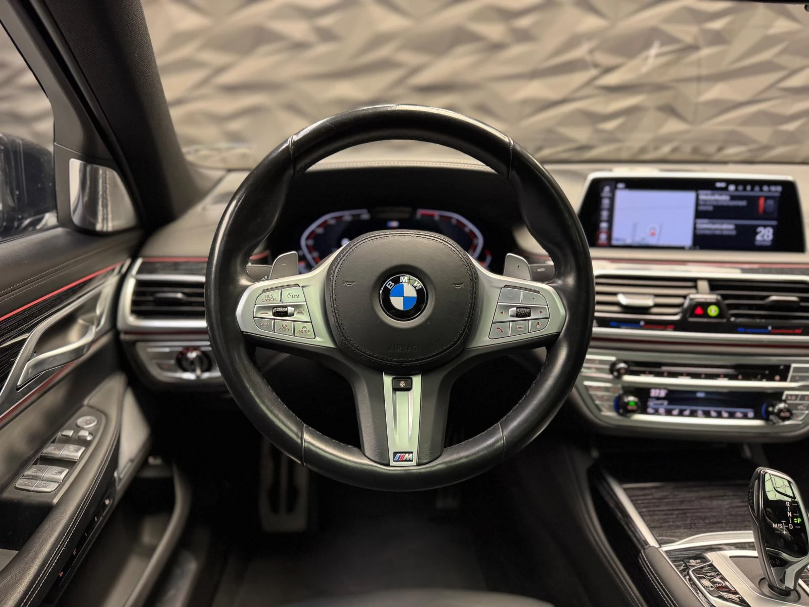 BMW 750 i xDrive M-sportpack 3d B&W* 360* Pano* 3xTV | Mobile.bg   6
