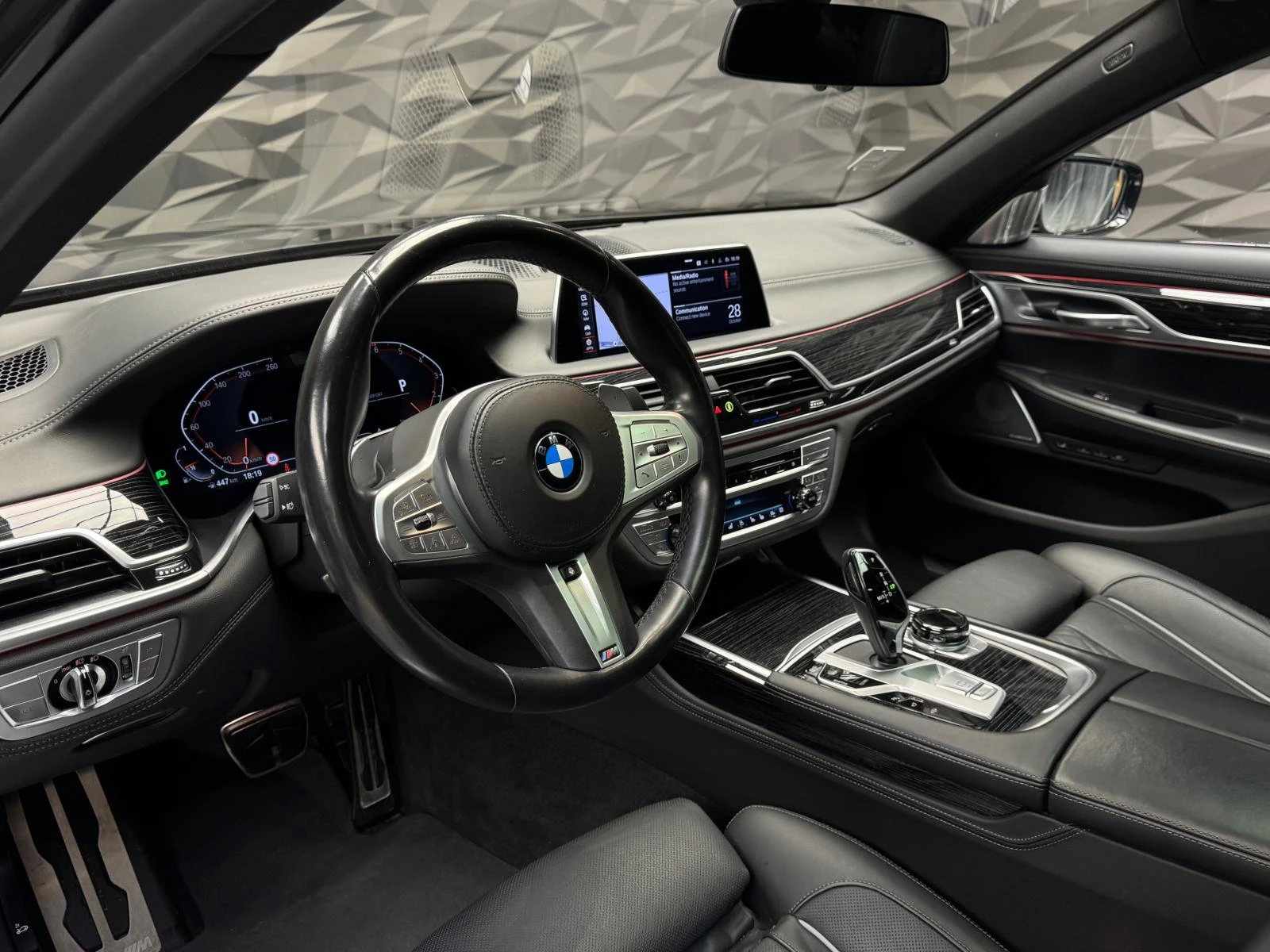 BMW 750 i xDrive M-sportpack 3d B&W* 360* Pano* 3xTV | Mobile.bg   11
