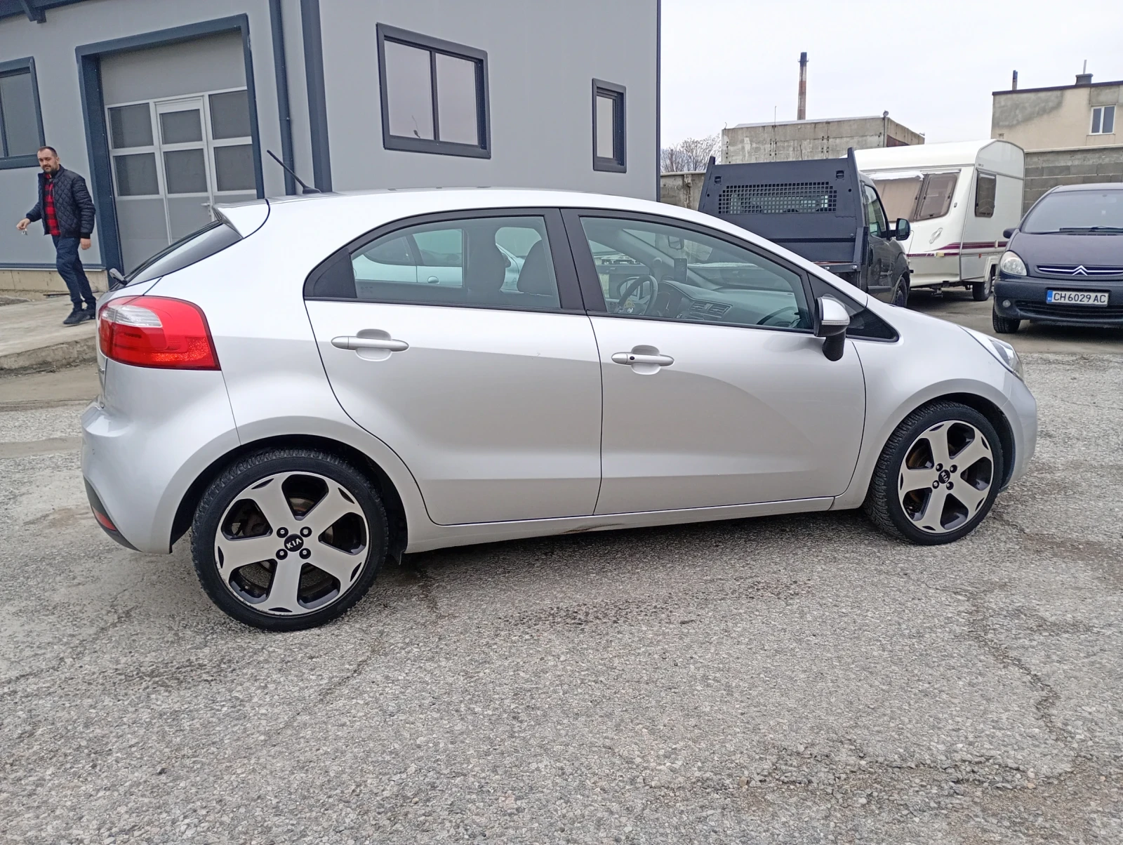 Kia Rio, снимка 5 - Автомобили и джипове - 53980501