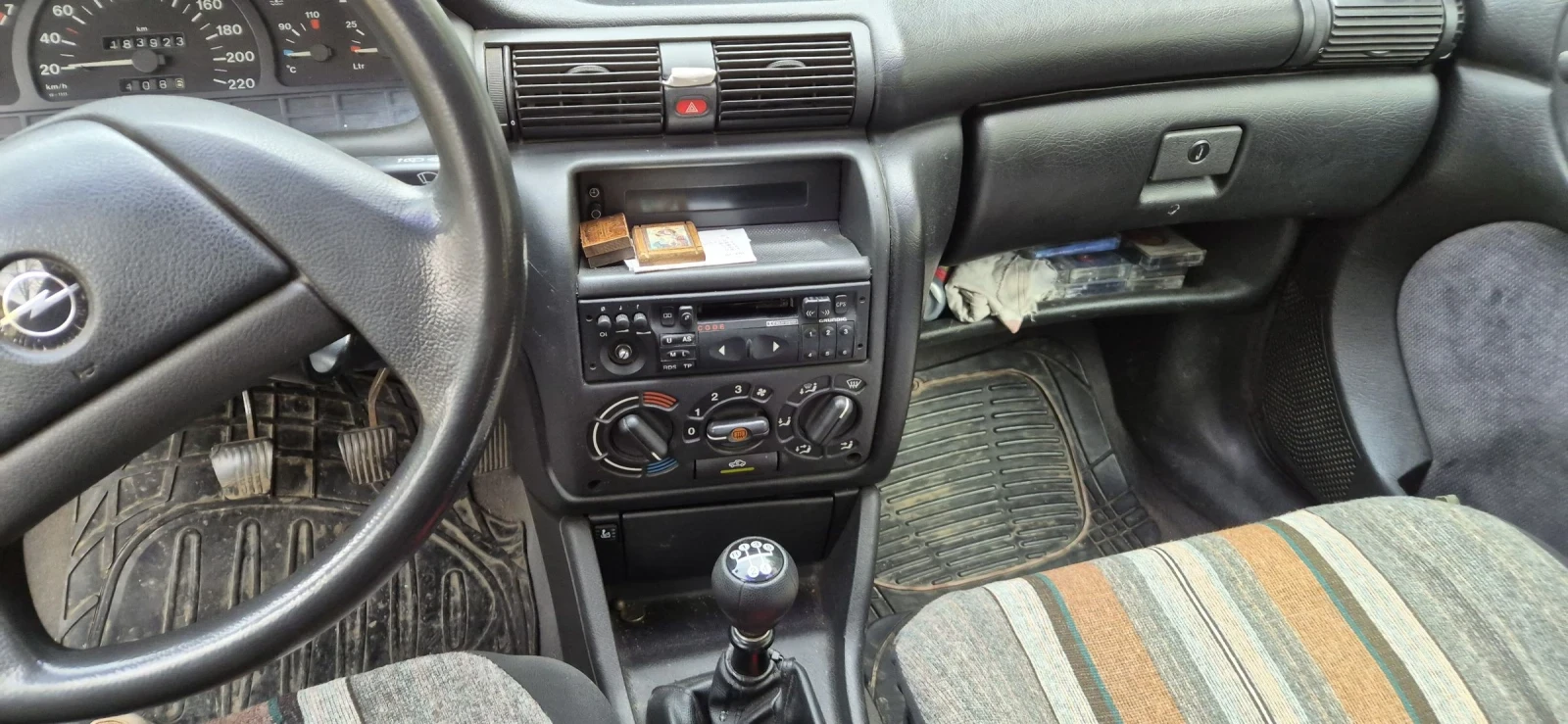 Opel Astra, снимка 11 - Автомобили и джипове - 54178005