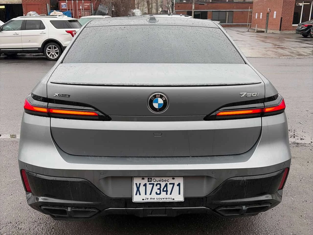 BMW 760  xDrive /Bowers & Wilkins / 360 / DIS/ОБДУХВАНЕ, снимка 4 - Автомобили и джипове - 54181919