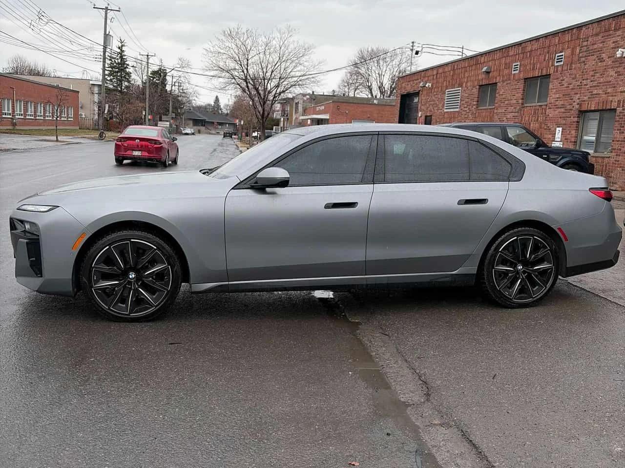 BMW 760  xDrive /Bowers & Wilkins / 360 / DIS/ОБДУХВАНЕ, снимка 2 - Автомобили и джипове - 54181919