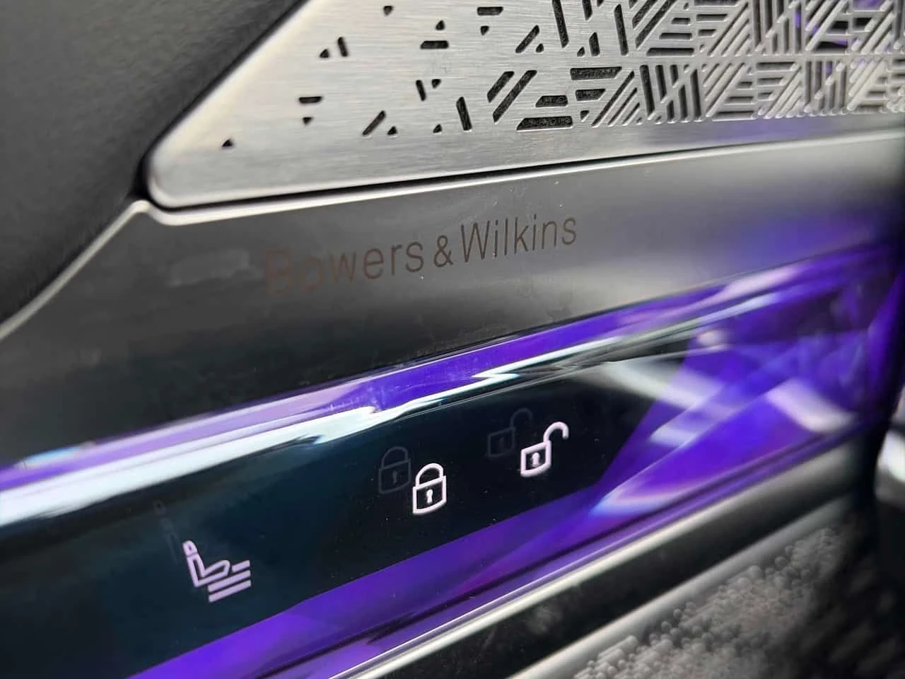 BMW 760  xDrive /Bowers & Wilkins / 360 / DIS/ОБДУХВАНЕ, снимка 13 - Автомобили и джипове - 54181919