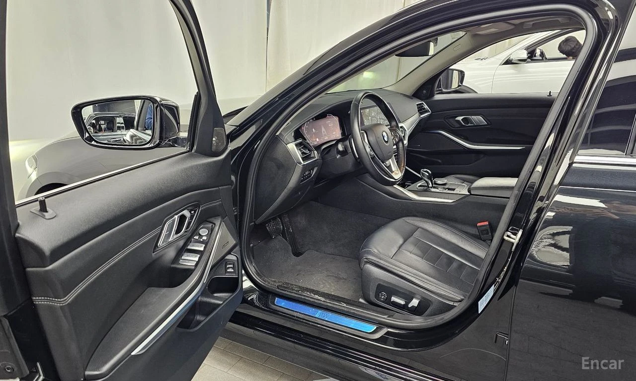 BMW 320 LUXURY* LINE* КАМЕРА* HARMON* KARDON* KЕЙЛЕС* , снимка 5 - Автомобили и джипове - 54644935