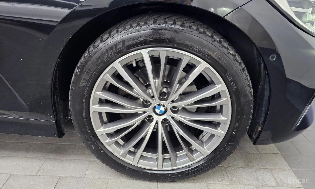 BMW 320 LUXURY* LINE* КАМЕРА* HARMON* KARDON* KЕЙЛЕС* , снимка 4 - Автомобили и джипове - 54644935