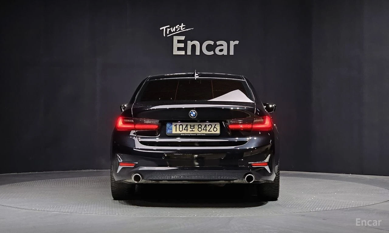 BMW 320 LUXURY* LINE* КАМЕРА* HARMON* KARDON* KЕЙЛЕС* , снимка 3 - Автомобили и джипове - 54644935