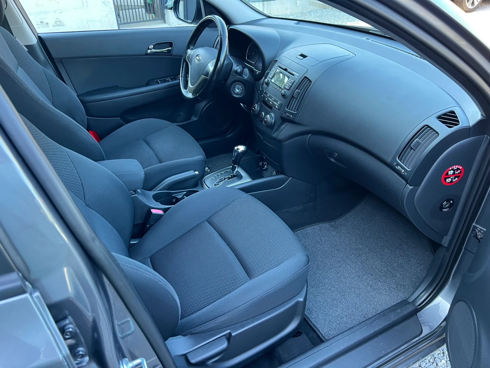 Hyundai I30 1.6i Бензин АВТОМАТ ШВЕЙЦАРИЯ, снимка 8 - Автомобили и джипове - 55470976