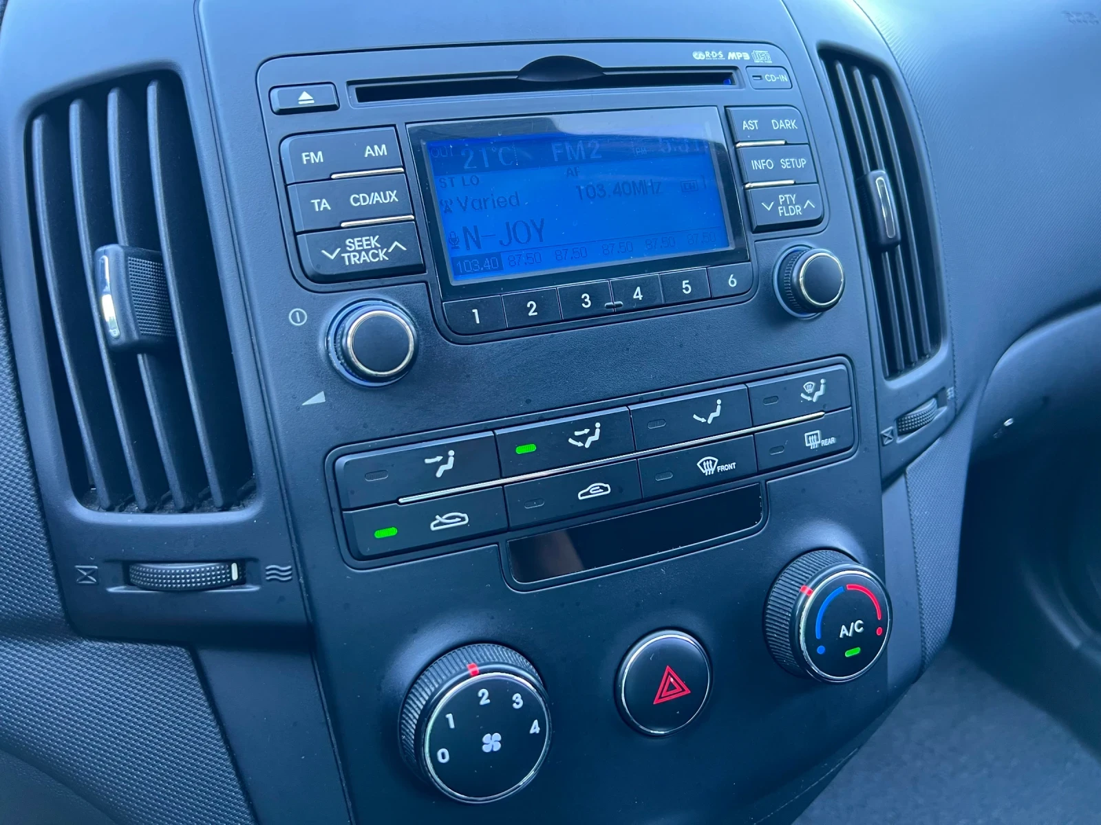 Hyundai I30 1.6i Бензин АВТОМАТ ШВЕЙЦАРИЯ, снимка 11 - Автомобили и джипове - 55470976