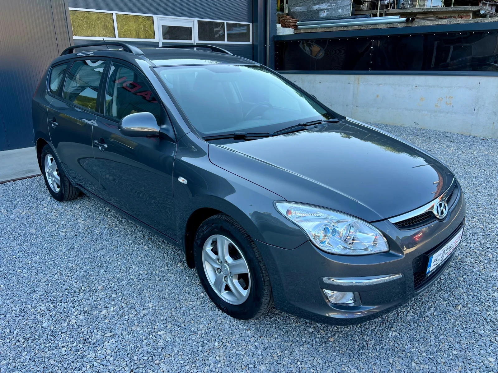Hyundai I30 1.6i Бензин АВТОМАТ ШВЕЙЦАРИЯ, снимка 2 - Автомобили и джипове - 55470976